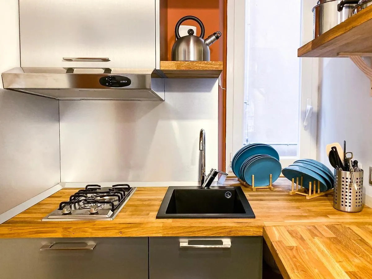 A 2 Passi Dal Centro Apartment Genoa Italy